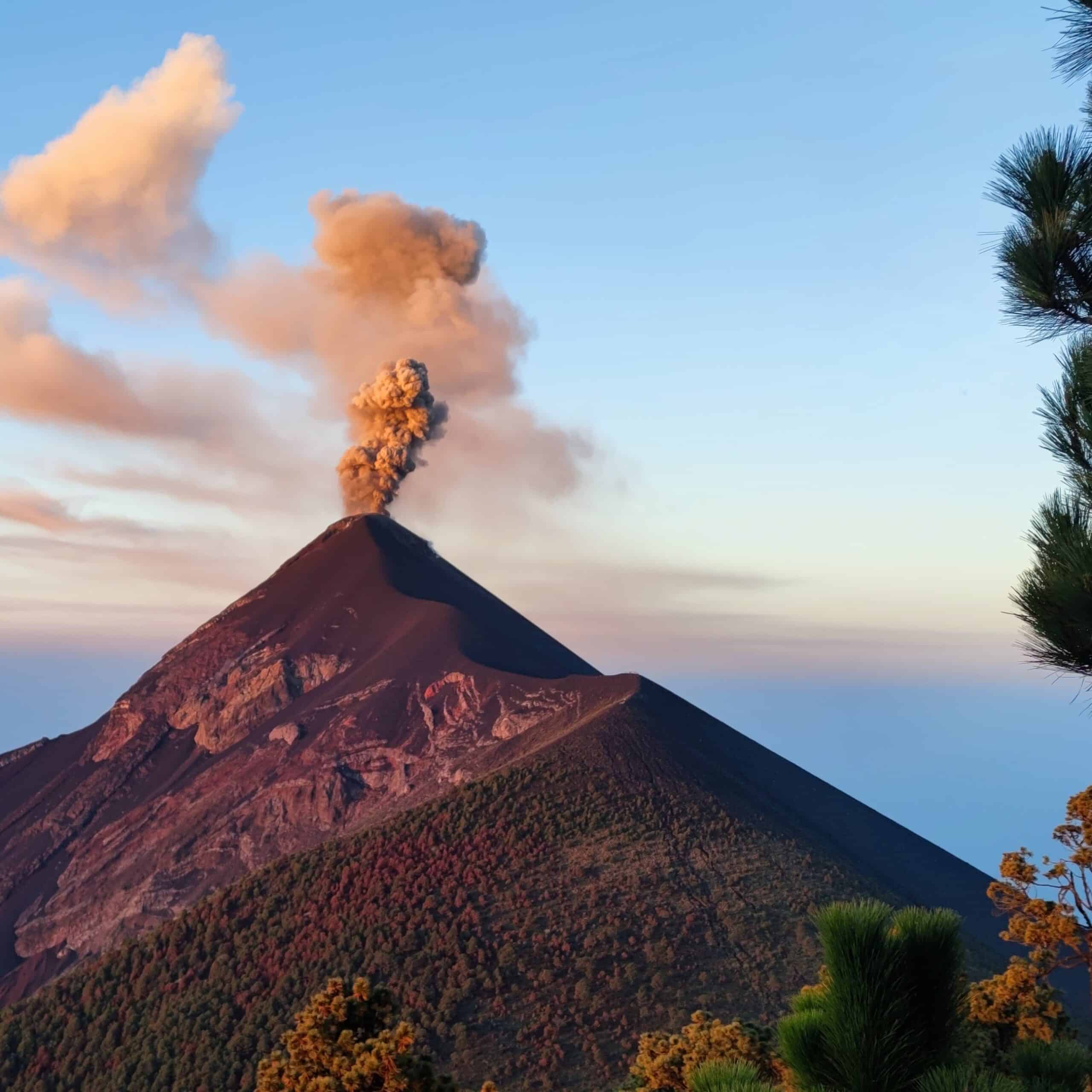 Volcan Fuego Le Fuego en éruption
